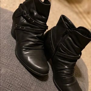 Super Cute Sz 9 Black Booties In Good Con.